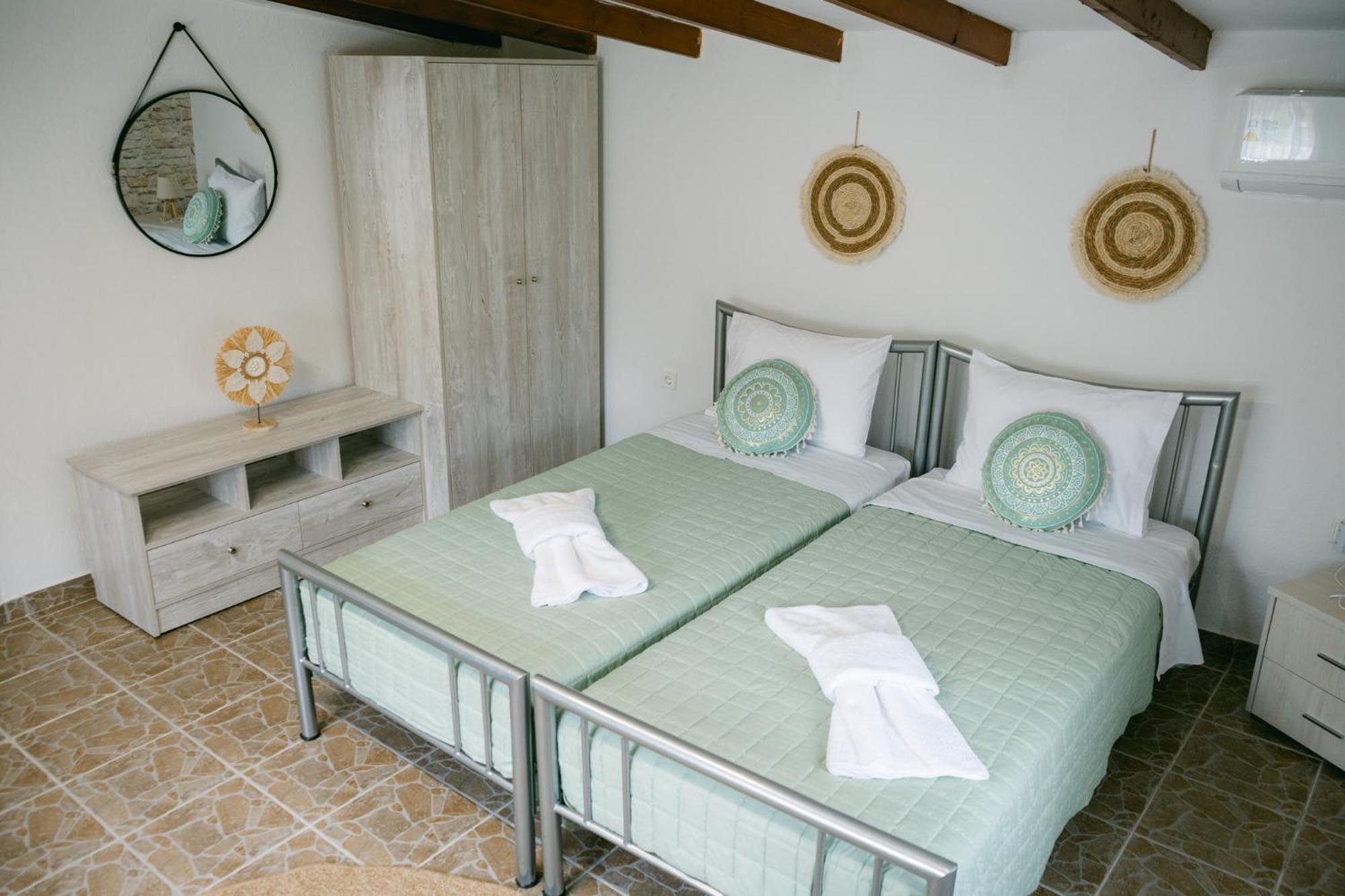 Evdokia's House Holiday home Dikella
